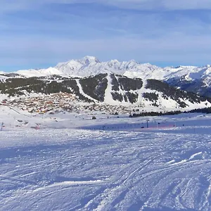 https://petit-hautlieu.hotels-rhonealpes.com